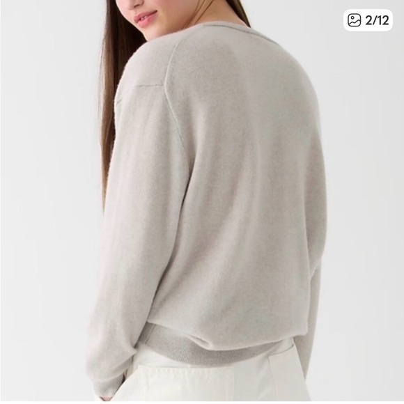 J CREW M Cashmere relaxed V-neck sweater in natural - Picture 2 of 6